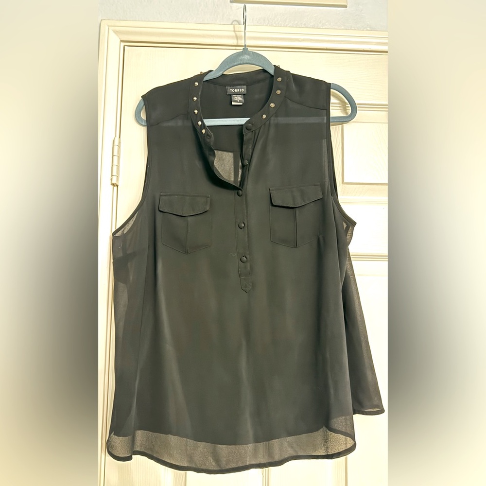 Torrid Size 0 Black Sleeveless Top with Studded Collar